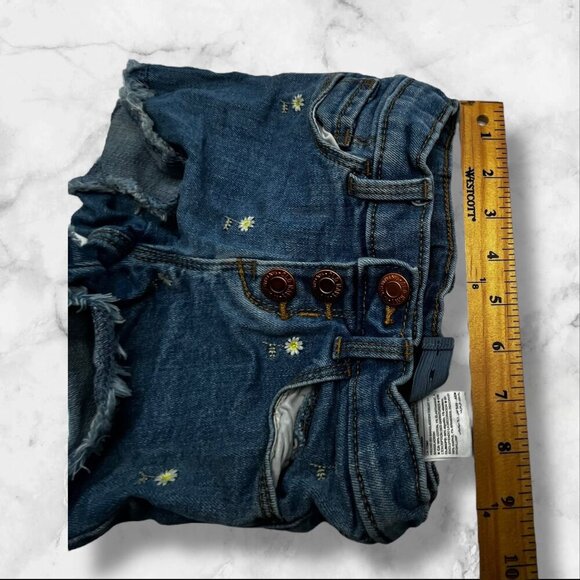 Old Navy Toddler Girls 4T Adjustable Denim Daisy-Embroidered Frayed Hem Shorts - Picture 7 of 11